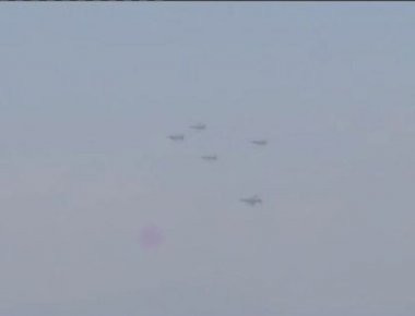 Ελληνικά μαχητικά πετούν χαμηλά πάνω από την Αθήνα (φωτό, βίντεο) (upd)